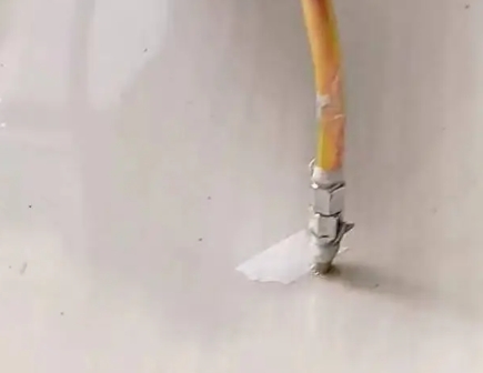 贵定瓷砖空鼓维修公司专业解答在瓷砖铺贴过程中，如果使用的砂料过粗（如全部使用了粗砂），可能会导致以下问题